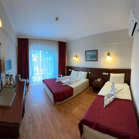Astoria Park & Hotel 4*